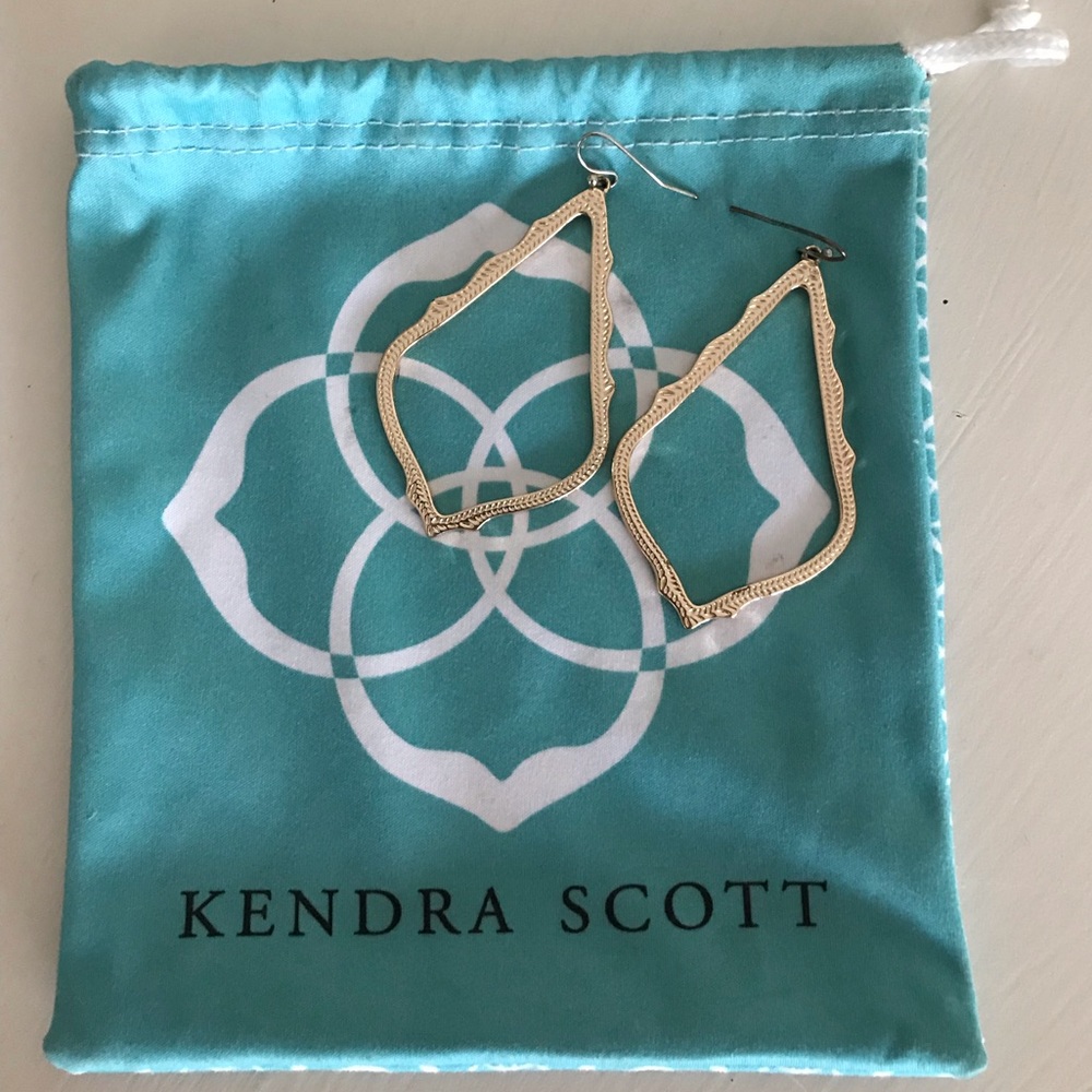 Kendra Scott. Sophia Drop Earrings.